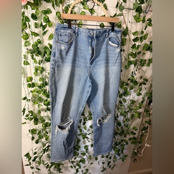 American Eagle Light Blue Jeans - Picture 1 of 9
